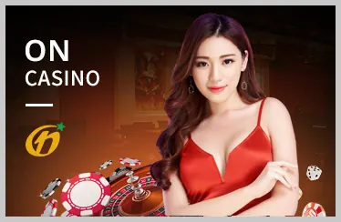 Người chơi Blackjack với các lá bài trên bàn
